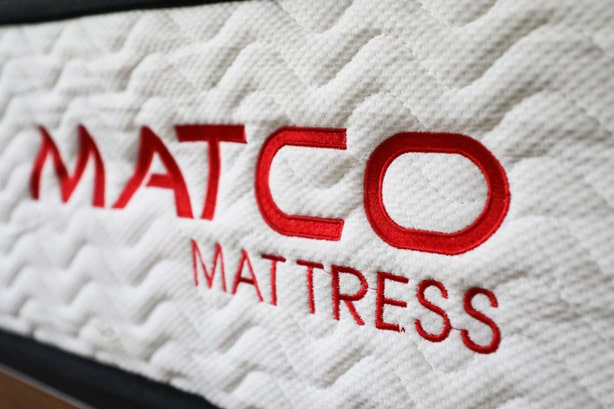 Logo fabrica de saltele matco mattress